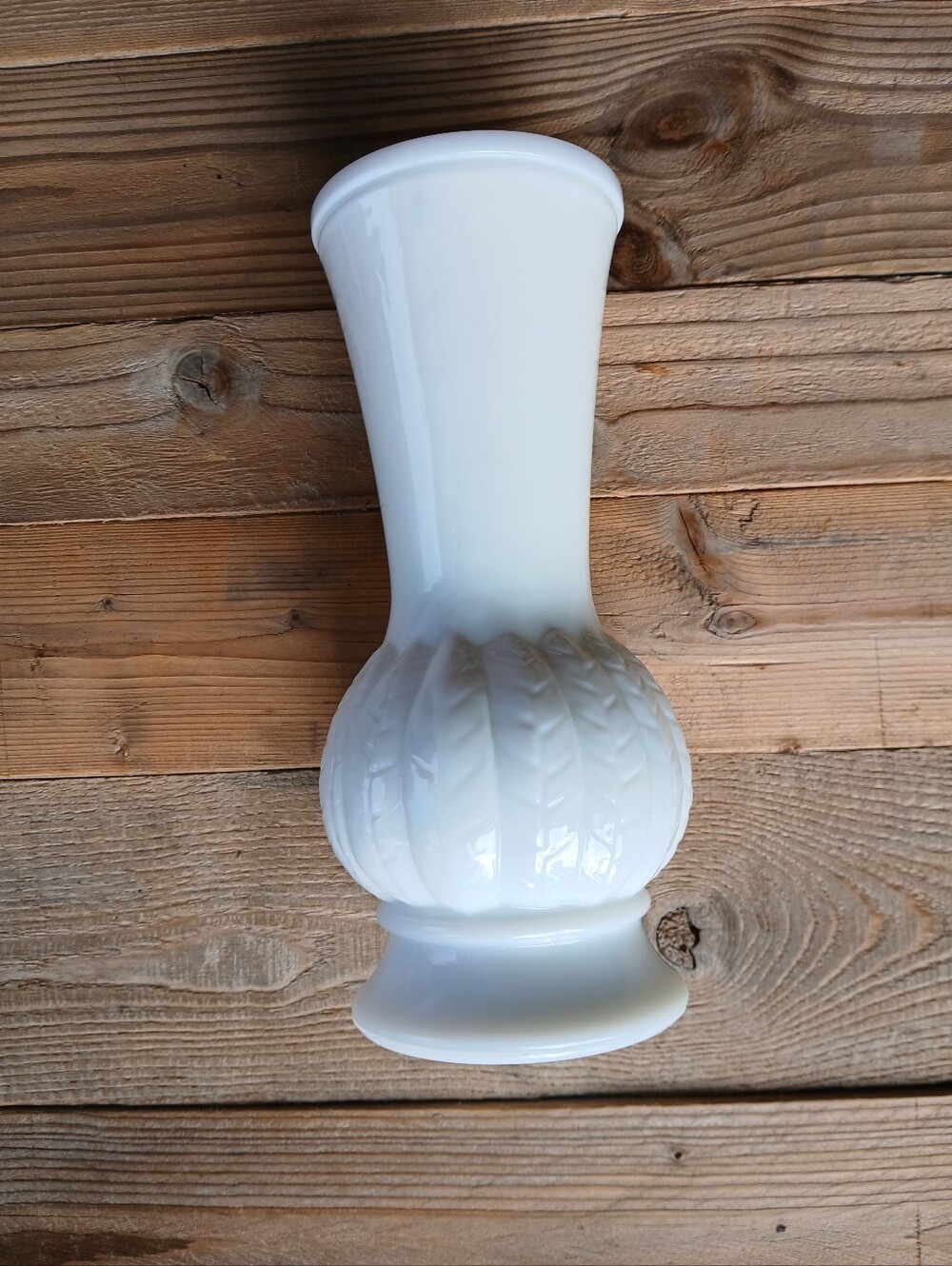 (2/20$)Vintage Milk Glass Vase - Classic Home Accents/MCM Art Deco
